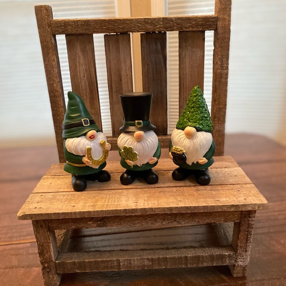 St. Patricks Day Gnomes Kitchen Towels & St. Patrick’s Day Gnome Figures Bundle - Picture 8 of 16